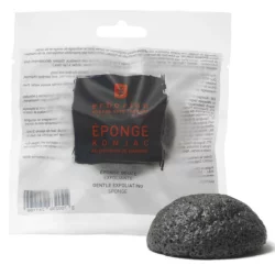 Sponzh konnyaku s bambukovym uglom Erborian Charcoal Konjac Sponge Sponzh obladayet ochishchayushchimi i matiruyushchimi svoystvami, takzhe stimuliruyet mikrotsirkulyatsiyu, ochishchayet pory i reguliruyet deyatel'nost' zhirovykh zhelez. Chernyy sponzh sd