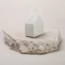 Спонж для жидкого тонального крема клиновидный Wamiles Cosmetics Нouse type puff 45х35х23 мм